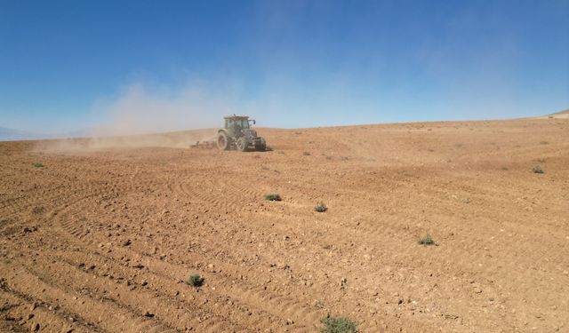 Niğde'de kuraklık çiftçilerin ekim takvimini geciktiriyor