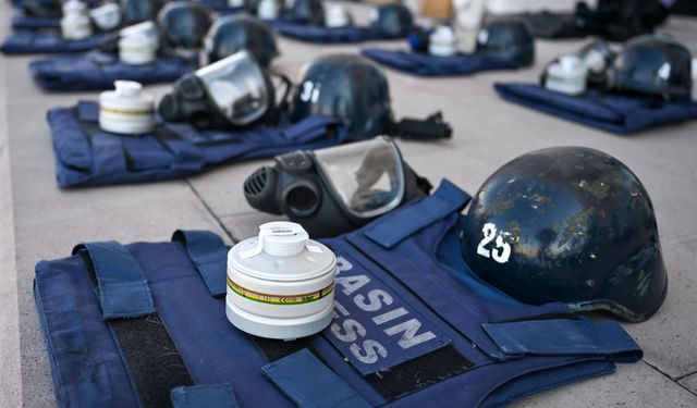 Savaş muhabirliği eğitiminde gazeteciler sahada karşılaşacakları koşullara hazırlandı