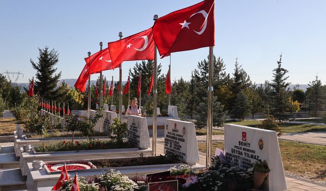 Şehit Şeyda Yılmaz memleketi Sivas'ta mezarı başında anıldı