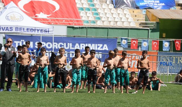 Sivas'ta 3. Uluslararası Muhsin Yazıcıoğlu Karakucak Güreş Festivali düzenlendi