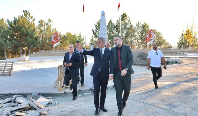 Sivas'ta Garnizon Şehitliği'nde çevre düzenleme çalışması başlatıldı