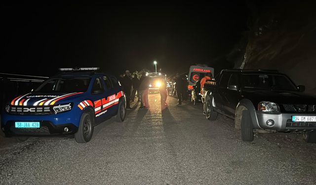 Sivas'ta uçuruma yuvarlanan otomobildeki 4 kişi öldü