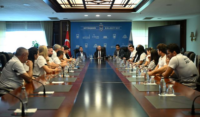 ABB Başkanı Yavaş, ASKİ Spor Kulübü sporcularıyla bir araya geldi