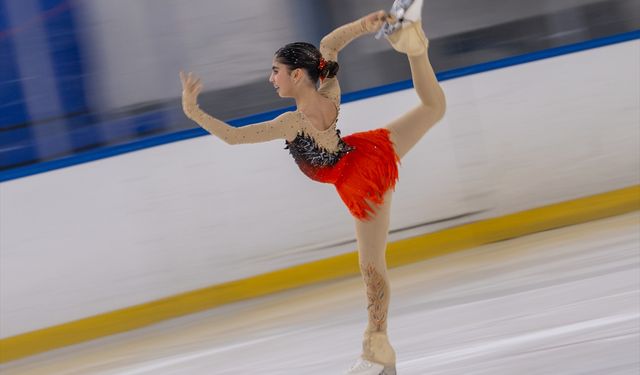 Ahmet Minguzzi adına düzenlenen Artistik Buz Pateni Yarışması, Ankara'da başladı