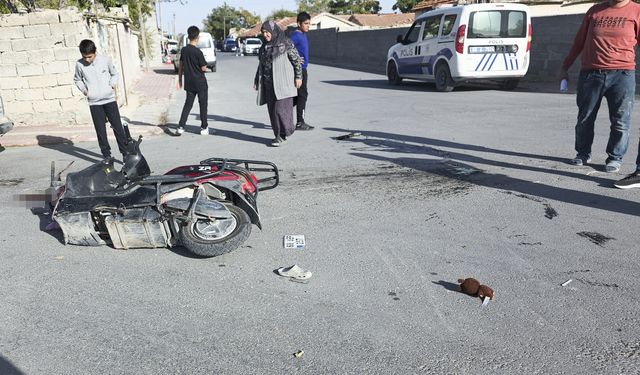 Aksaray'da panelvanla çarpışan motosikletteki 3 kişi yaralandı