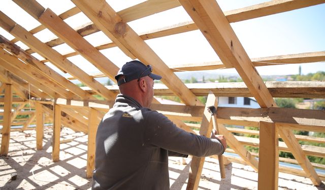 Çatı ustası eski hükümlü, cezaevinde tanıştığı 2 arkadaşına da istihdam sağladı