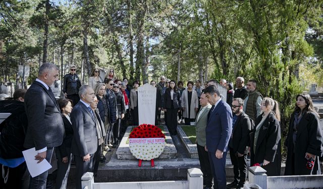 CHP Genel Başkan Yardımcısı Özçağdaş, Nafi Atuf Kansu'yu anma törenine katıldı: