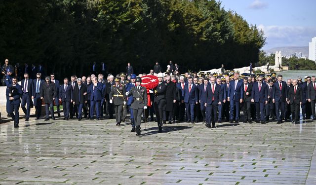 Cumhurbaşkanı Erdoğan başkanlığındaki devlet erkanı Anıtkabir'i ziyaret etti