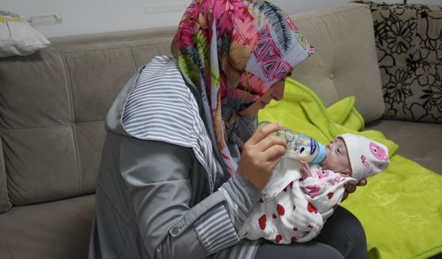 Dünyaya 25 haftalıkken gelen Hatice Asel bebek, 3,5 aylık tedavi sonrası ailesine kavuştu