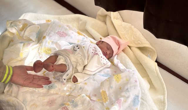 Eli ve ayakları gelişmeyen bebeğe anne karnında müdahale