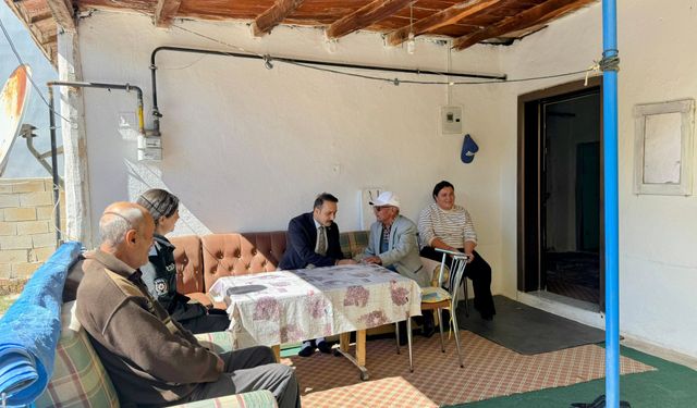 Gemerek Kaymakamı Koca, Dünya Yaşlılar Günü dolayısıyla ziyaretlerde bulundu