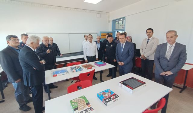 Hüyük'teki iki okulda robotik kodlama ve zeka oyunları sınıfı açıldı