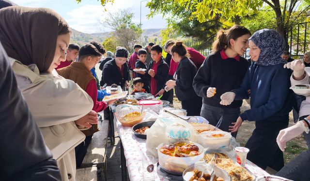 Karakeçili'deki okullarda Gazze yararına kermes düzenlendi
