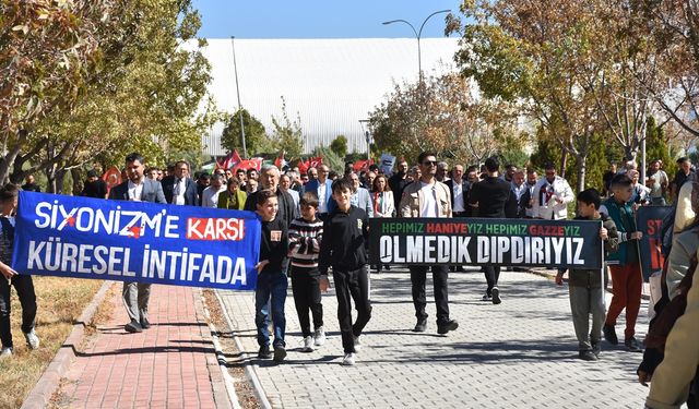 Karaman'da üniversite öğrencileri Filistin'e destek için yürüdü