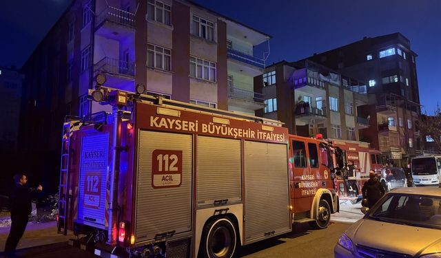 Kayseri'de bir binada çıkan yangında 4 çocuk dumandan etkilendi