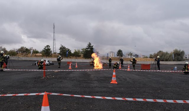 Kayseri'de 'Lityum İyon Batarya Yangınlarını Söndürme Tatbikatı' yapıldı