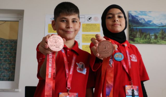 Kırmızı ışık ihlalini önlemek için geliştirilen 'akıllı uyarı' sistemine TEKNOFEST'ten ödül