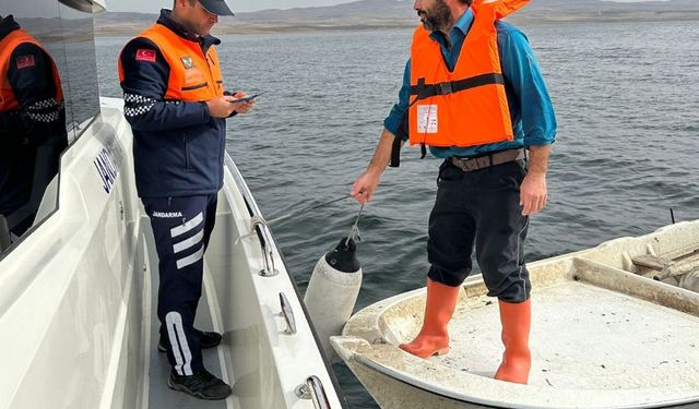 Kırşehir'de jandarma ekipleri Hirfanlı Barajı'nda denetim yaptı