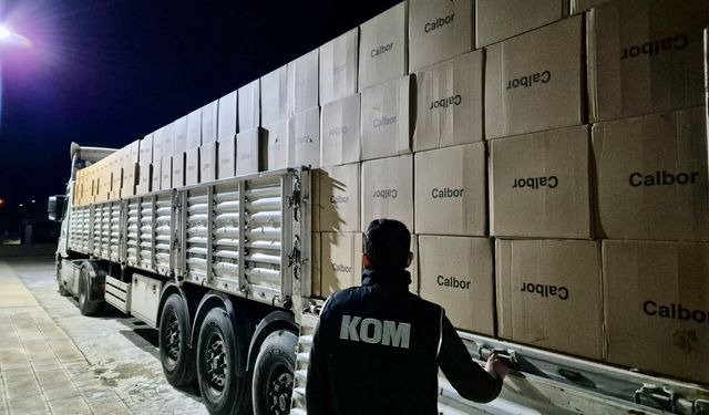 Kırşehir'de tırın dorsesinde 9 milyon 800 bin makaron ele geçirildi