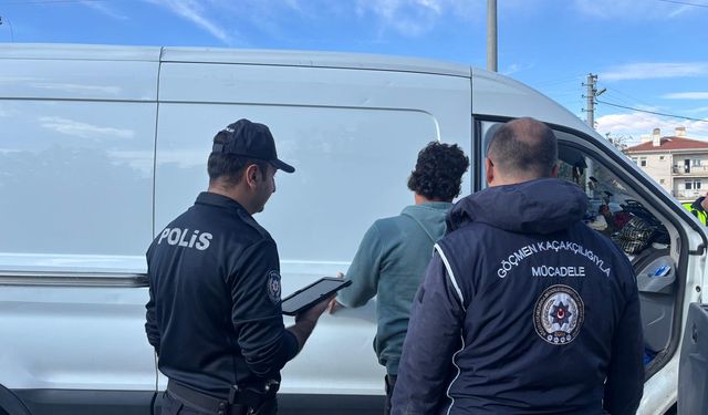 Kırşehir'de yol uygulamasında 8 düzensiz göçmen yakalandı