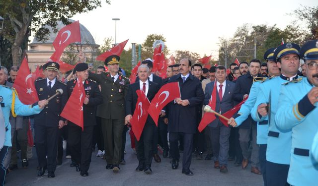 Konya'da Cumhuriyet'in 102. yılı fener alayıyla kutlandı