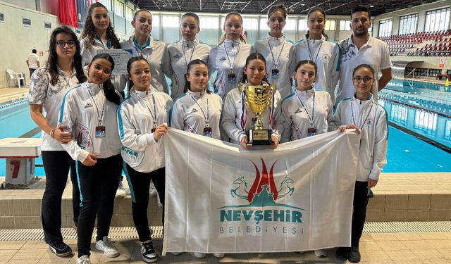 Nevşehir Belediyesi Spor Kulübü 16 Yaş Altı Kadın Su Topu Takımı katıldığı turnuvada derece elde etti