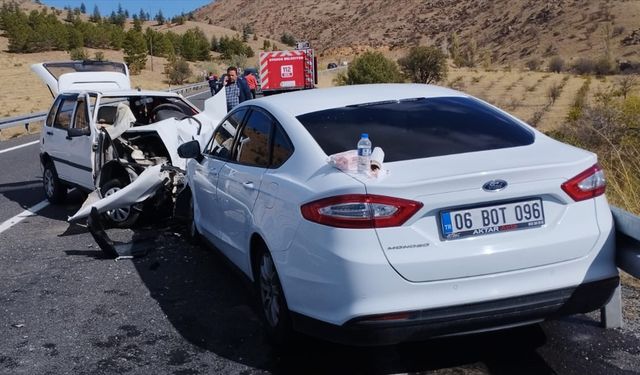 Nevşehir'de iki otomobilin çarpıştığı kazada 4 kişi yaralandı