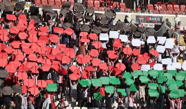 Sivasspor taraftarlarından 'Gazze' koreografisi