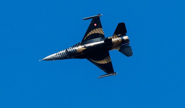 SOLOTÜRK'ten Anıtkabir üzerinde Cumhuriyet'in 102. yıl dönümüne özel uçuş gösterisi