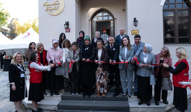 Türk Kızılayın 'Türkiye Yüzyılı Kadınları' sergisi Ankara'da açıldı