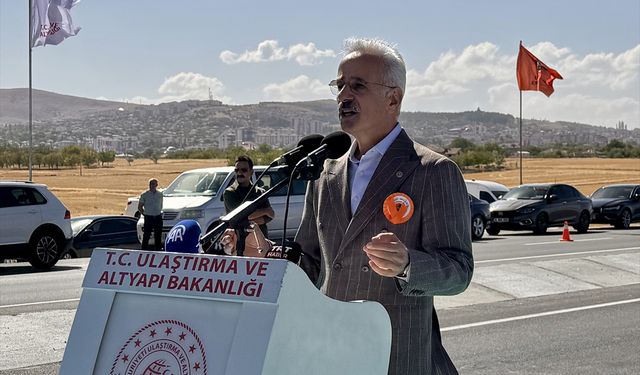Ulaştırma ve Altyapı Bakanı Uraloğlu, Kırşehir'de tamamlanan 3 kara yolu projesinin açılışını yaptı