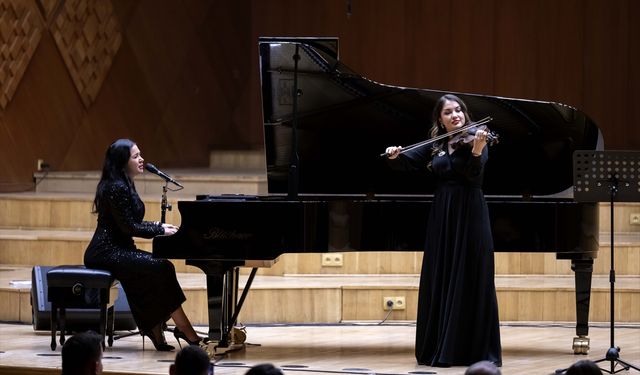 Ankara'da '7 Güzel' müzik grubu 'Zafer Destanı' konseri verdi