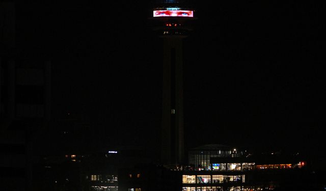 Atakule'ye '10 Kasım Atatürk'ü Anma Günü'ne özel yansıma