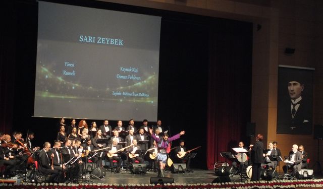 Büyük Önder Atatürk Sivas'ta sevdiği şarkılarla anıldı