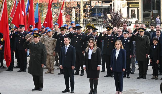 Büyük Önder Atatürk'ü anıyoruz