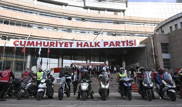 CHP Genel Başkanı Özel, motokuryelerle bir araya geldi: