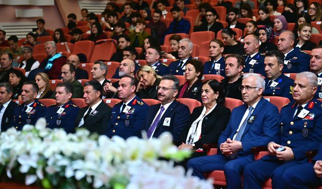 Eskişehir Valisi Aksoy, Atatürk'ü anma programına katıldı