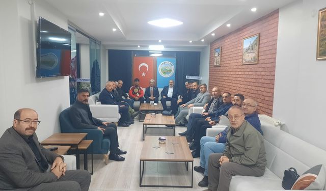 Karakucak Güreşleri Dünya Şampiyonası birincisi Keleş'ten Yıldızeli Derneği'ne ziyaret