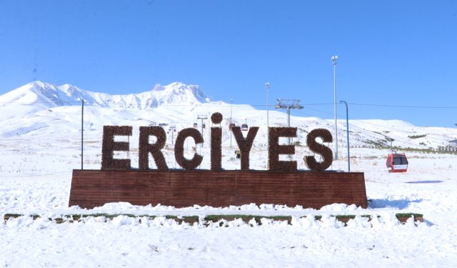 Kasımda yağan kar Erciyes'te kayak keyfi için geri sayımı başlattı
