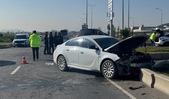 Kayseri'de iki otomobilin çarpıştığı kazada 5 kişi yaralandı