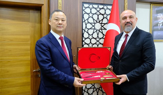 Kırgızistan'ın Ankara Büyükelçisi Kazakbaev'den Sivas Cumhuriyet Üniversitesine ziyaret