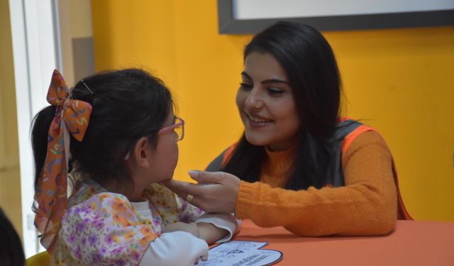 Lösemiyi yenip farkındalık çalışmalarına katılan genç kadın hastalara 'umut' oluyor