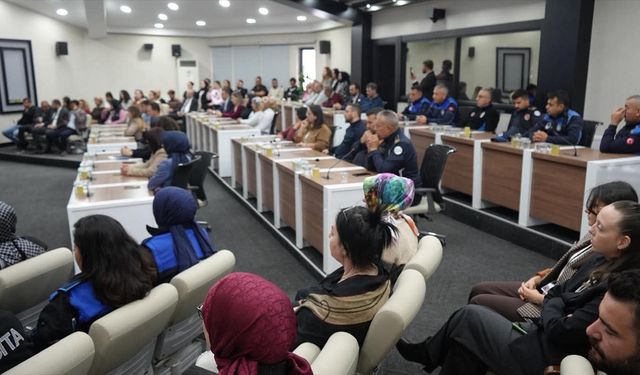 Niğde Belediyesi personeline kadına karşı şiddetle mücadele eğitimi verdi