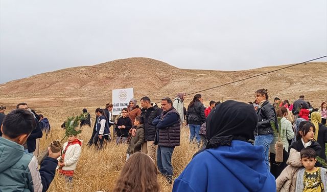 Zara'da ilkokul öğrencileri hatıra ormanı oluşturdu