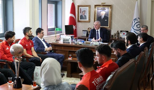Ampute Milli Futbol Takımı, Kamu Başdenetçisi Akarca'yı ziyaret etti
