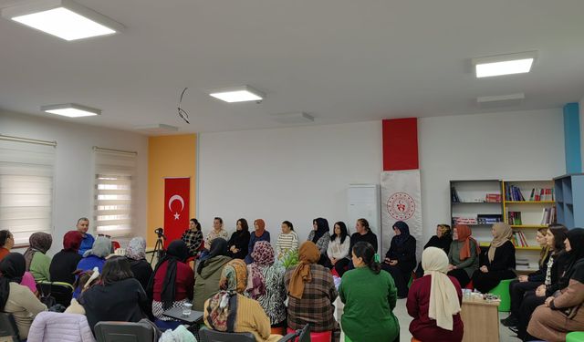 Bahşılı'da 'Örnek Hayatları ile Kadın Sahabeler' konulu söyleyişi düzenlendi