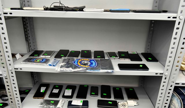 Başkentte toplu taşıma araçlarında unutulan eşyalar sahiplerini bekliyor