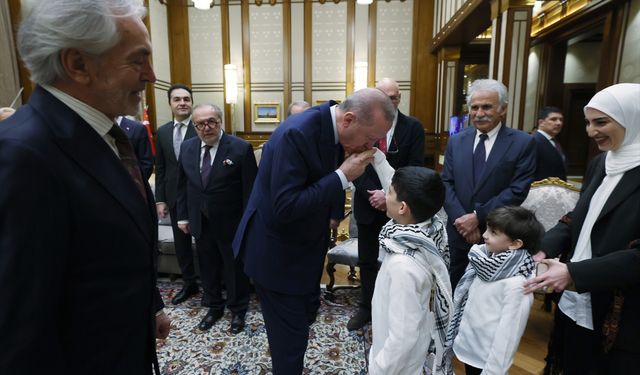 Cumhurbaşkanı Erdoğan, Cumhurbaşkanlığı Kültür ve Sanat Büyük Ödülleri'ne layık görülenleri kabul etti