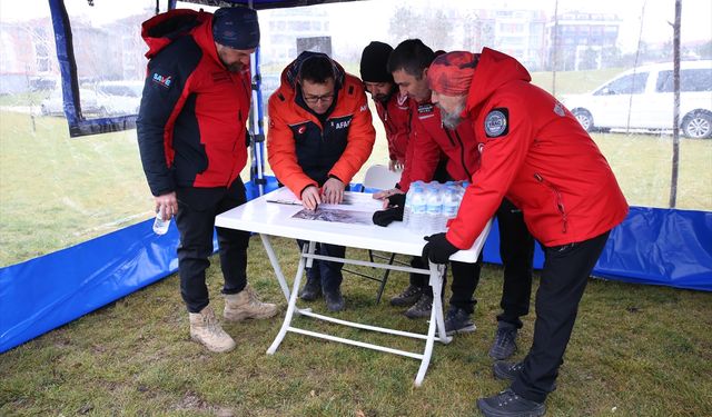 Eskişehir'de kayıp öğretmeni arama çalışmaları 6'ncı gününde sürüyor