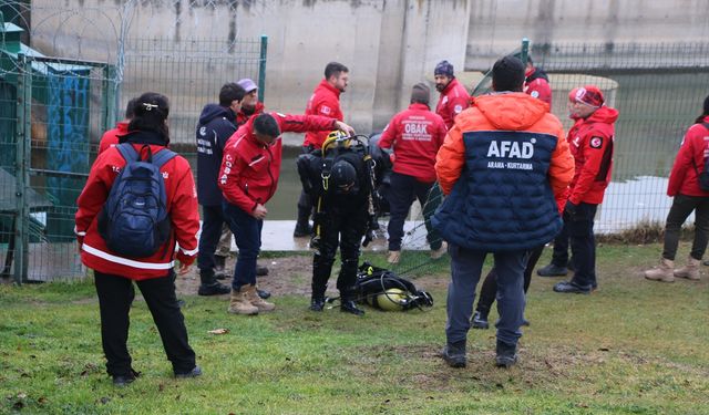 GÜNCELLEME - Kayıp öğretmenin cesedi dalgıç polislerce Porsuk Çayı'nda bulundu